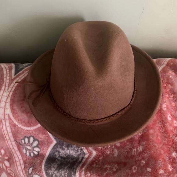 Brown hat - Picture 1 of 3